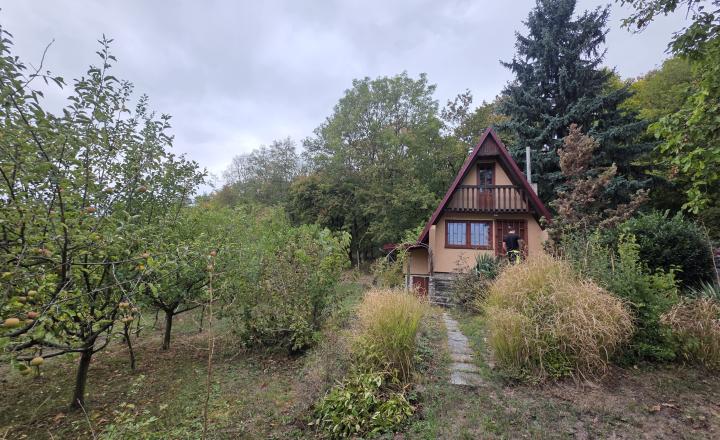 Chata s veľkým pozemkom a úžasným výhľadom – Čachtice - fotografia 14