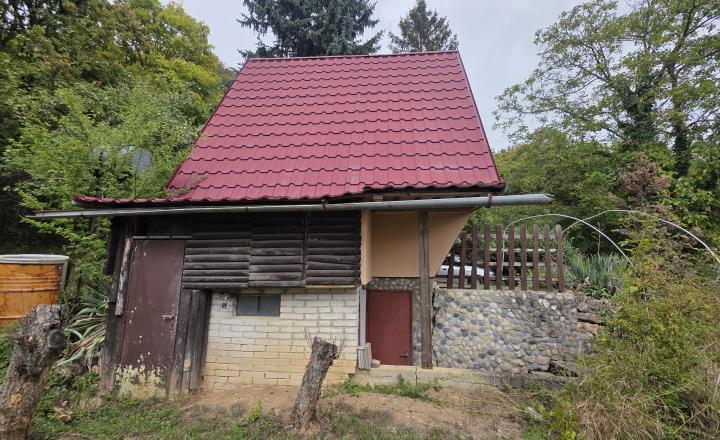 Chata s veľkým pozemkom a úžasným výhľadom – Čachtice - fotografia 2