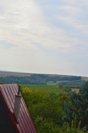 Chata s veľkým pozemkom a úžasným výhľadom – Čachtice - fotografia 18