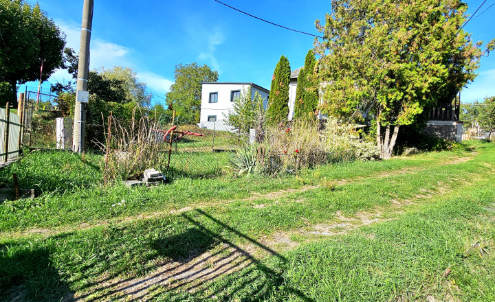 VIDEO- DOM SO ZÁHRADOU 3147m² V ZACHAROVCIACH - NA PREDAJ - fotografia 32