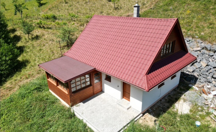Predaj, čarovná dvojpodlažná chatka, Nová Baňa (042-13-ZOLA)