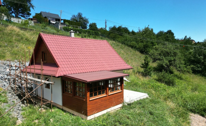 Predaj, čarovná dvojpodlažná chatka, Nová Baňa (042-13-ZOLA) - fotografia 2