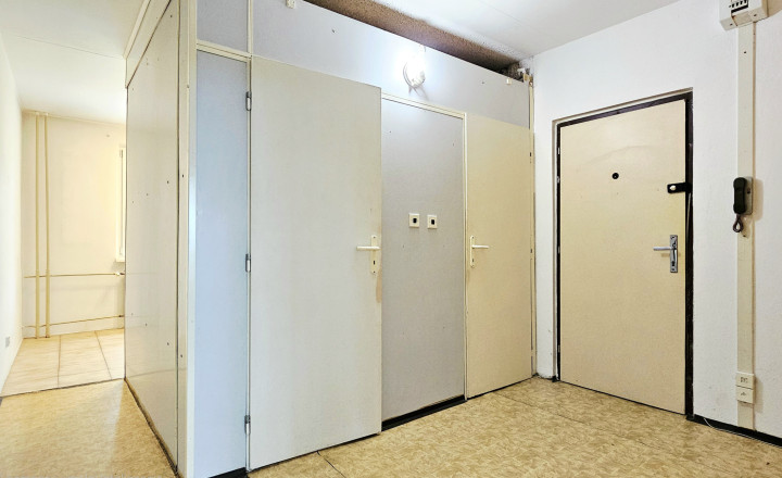 3-IZBOVÝ BYT S LODŽIOU V RIMAVSKEJ SOBOTE - NA PREDAJ - fotografia 2