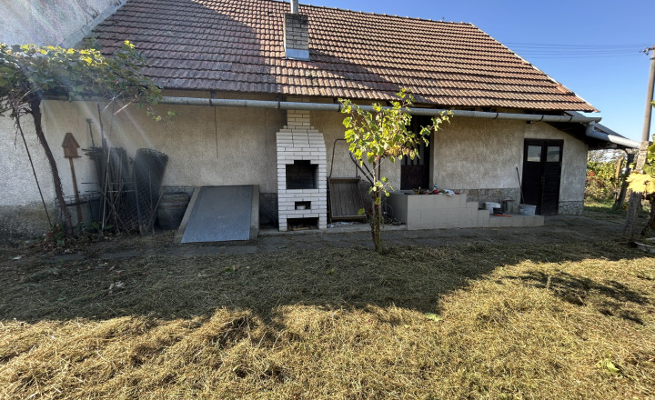 Predaj rodinný dom Preseľany, Šahy 126-12-MIJK - fotografia 1