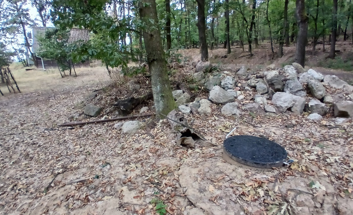Krásny, veľký pozemok 10 000 m2 s mobilným domom, vinicou a ovocným sadom - Kozárovce (037-14-MIMI) - fotografia 6