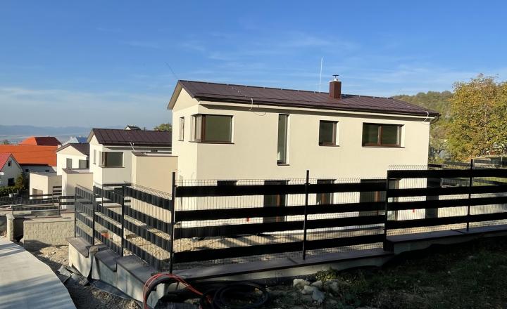 Na predaj rodinný dom RD C - v štádiu HOLODOM v obci Podhradie (042-12-ZUPI) - fotografia 1