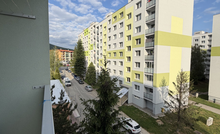 3-izbový byt s balkónom v Rožňave za výhodných 97000,-Eur - fotografia 10