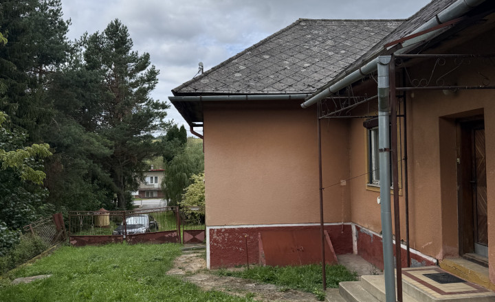 Rodinný dom v Ľubotíne s veľkým pozemkom na predaj - fotografia 3