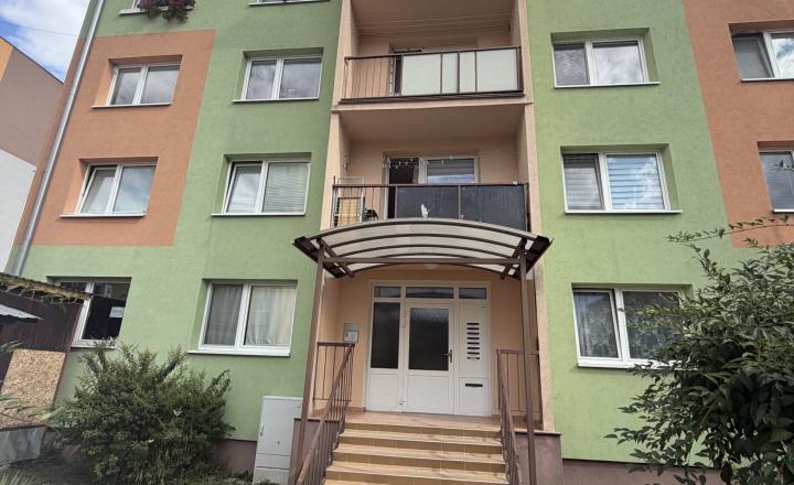 3-izbový byt s balkónom v Slavošovciach Výhodne na PREDAJ