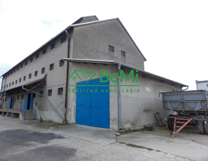 Komerčný objekt na predaj v obci Šoporňa