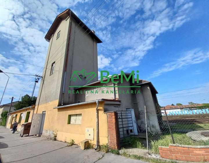 Prenájom komerčných priestorov - Levice 003-28-ERGA