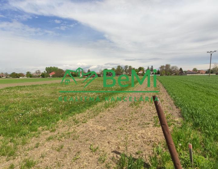 POZEMOK...2921m2...Horné Saliby (009-14-MIPAa)