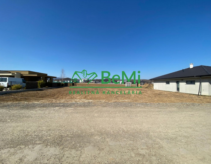 Pozemok ( 969 m2) so stavebným povolením + projekt Malý Lapáš ID 316-14-MIG