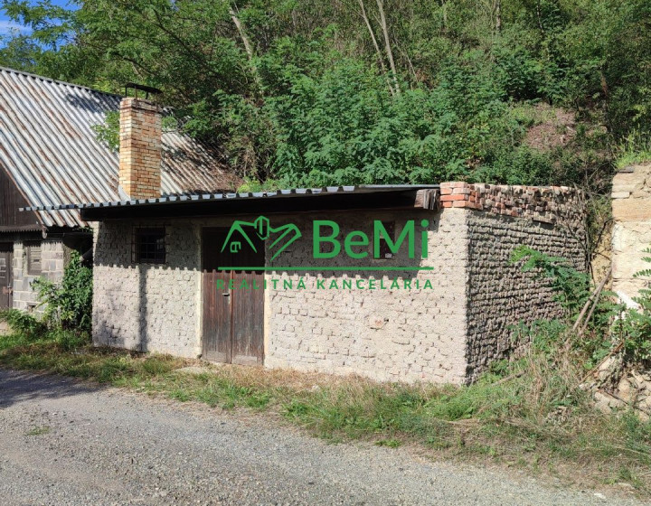 Vinný dom s veľkou vinnou pivnicou na predaj ID: 017-14-STKa