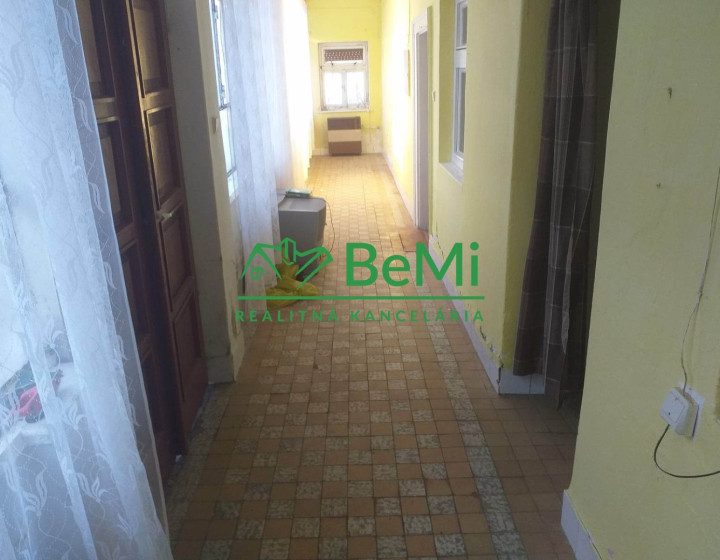 Predaj starší rodinný dom Vráble, NR (107-12-ERF)