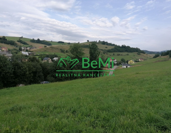 Na predaj pekný pozemok v obci Pucov 114-14-MOV