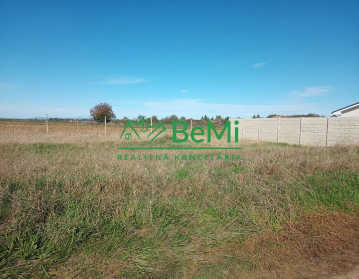 !! Znížená cena !!! Predaj stavebného pozemku pre výstavbu rodinného domu  - Želiezovce (031-14-HEKAa)