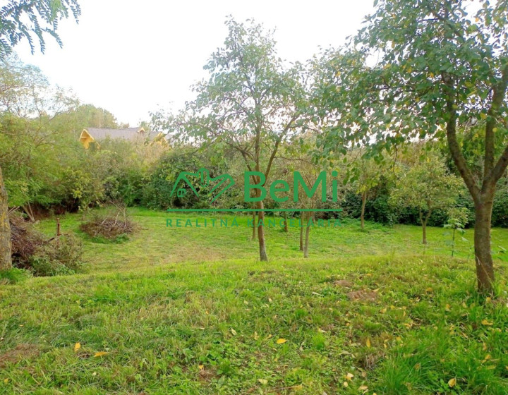 Predaj pozemku pre výstavbu rodinného domu - Jur nad Hronom (032-14-HEKA)