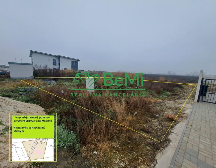 Stavebný pozemok - 688m2, Mostová ID 012-14-EVBA