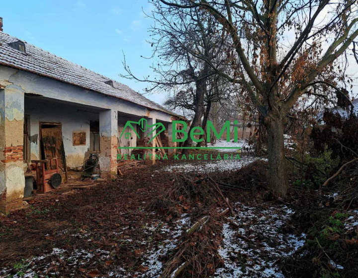 Veľký stavebný pozemok 1985 M2  - Močenok (001-14-JANSa)