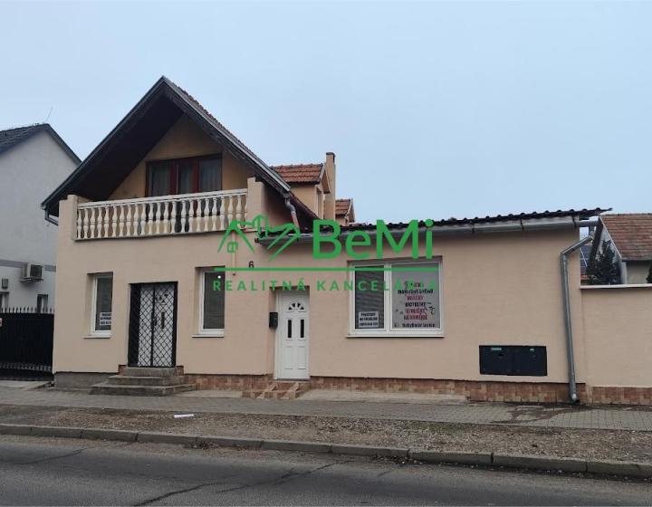 Obchodné priestory na prenájom - Levice (011-25-MIVYa)