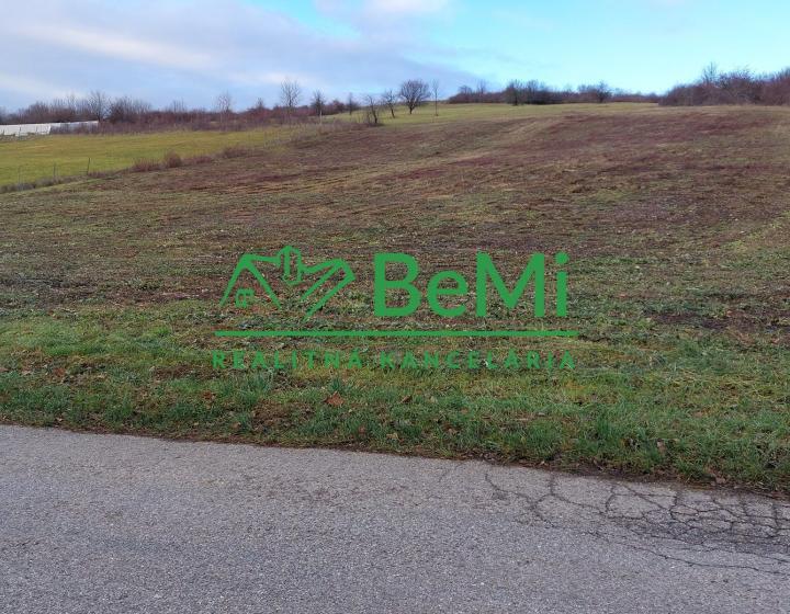 Predaj veľký stavebný pozemok v obci Malé Kršteňany