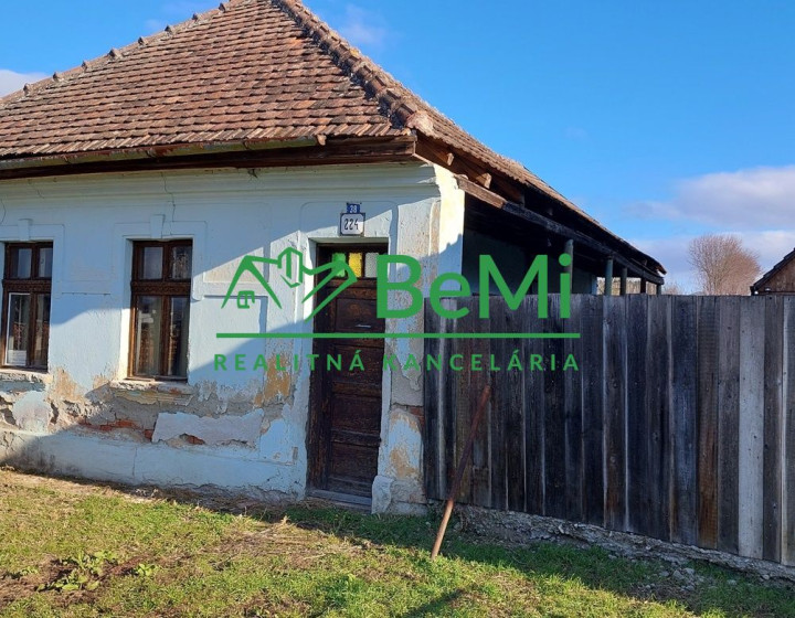 Exkluzívne na predaj vidiecky dom s veľkým pozemkom Jacovce