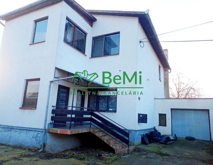 Predaj viacgeneračného rodinného domu - Dolné Semerovce  (044-12-HEKA)