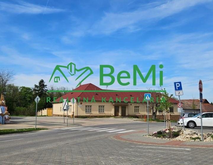 NR - RD - Mojmírovce, centrum obce, 2 bytové jednotky