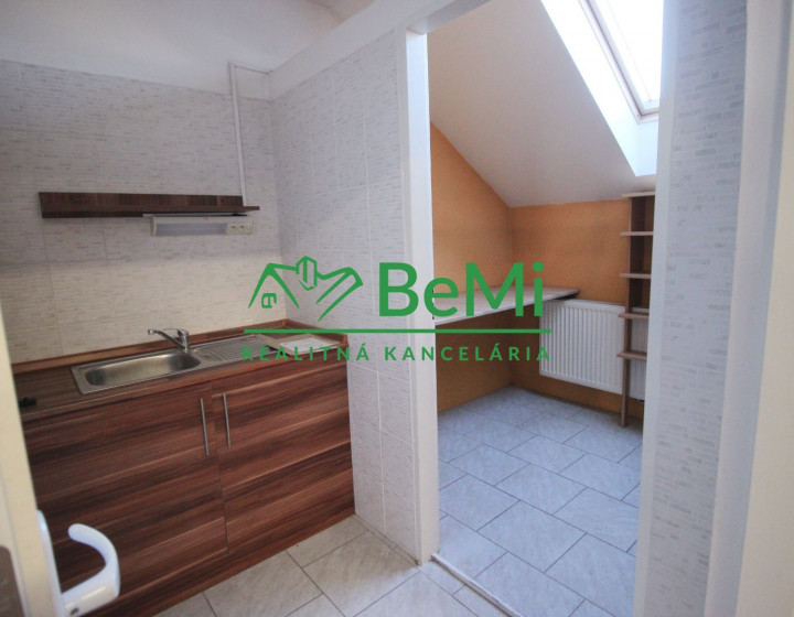 Objekt na bývanie a podnikanie ID: 007-12-TECUa