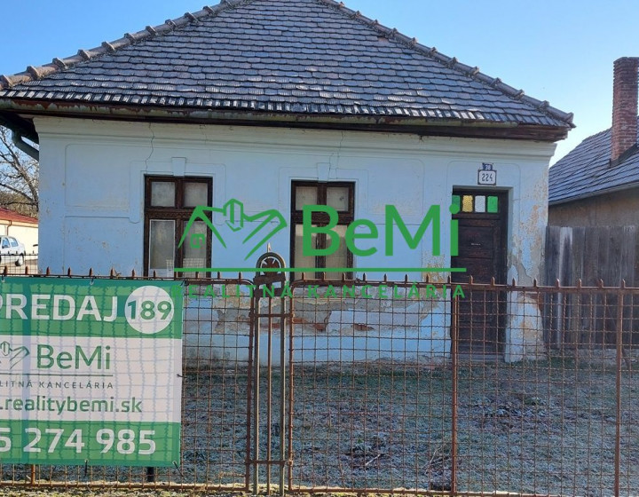 Exkluzívne na predaj vidiecky dom s veľkým pozemkom Jacovce