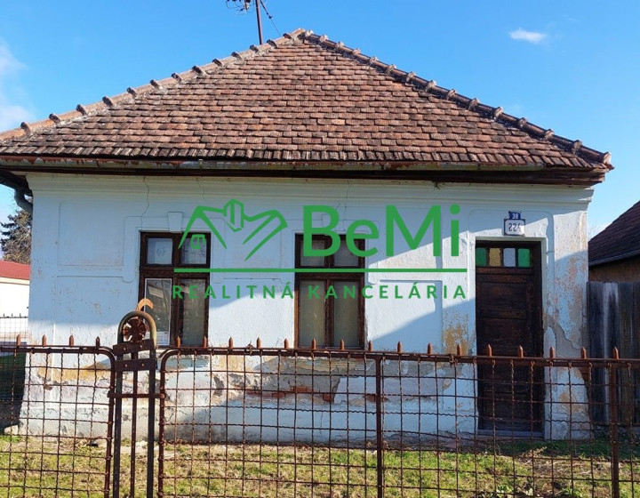 Exkluzívne na predaj vidiecky dom s veľkým pozemkom Jacovce