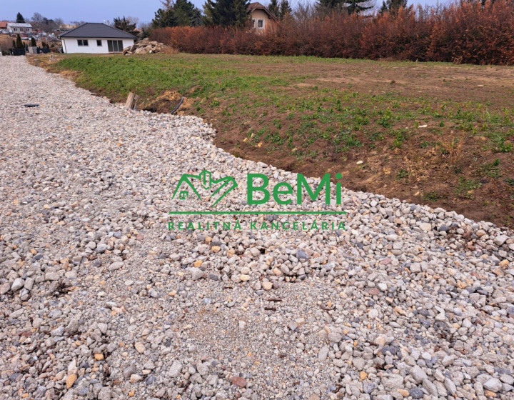 Predaj, stavebný pozemok -  Mojmírovce (008-14-JANS)