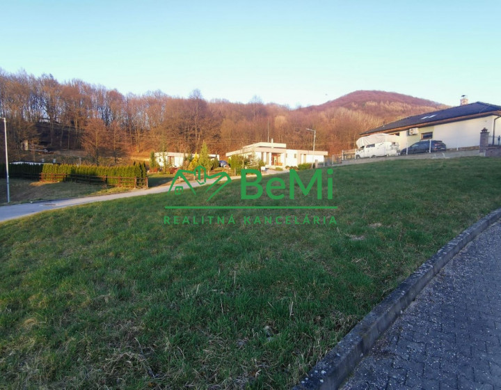 Slnečný pozemok v obci Cígeľ (021-14-ZUPIa)