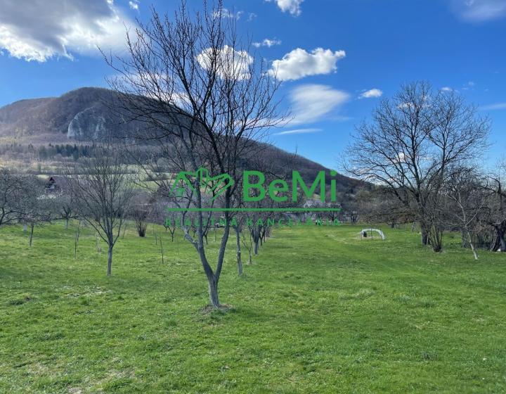 Ponúkame na predaj jedinečný stavebný pozemok v obci Plevník-Drienové 012-14-MIKUa