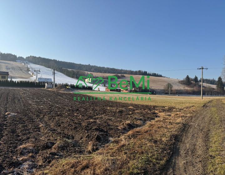 Pozemok pre dve chaty  hneď pri vleku