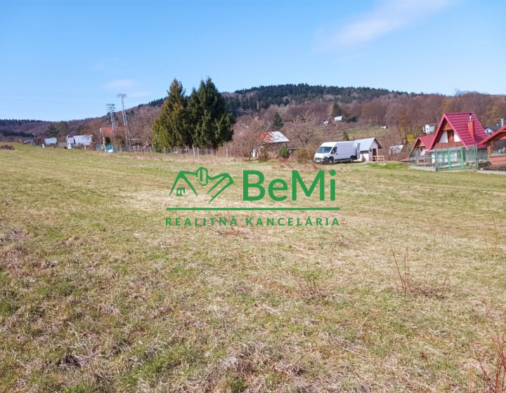 Na predaj rekreačný pozemok, so stavebným investičným potenciálom