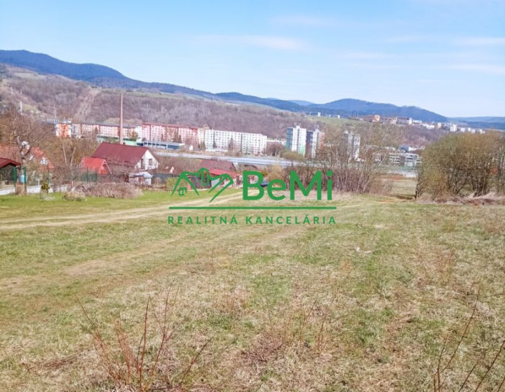 Na predaj rekreačný pozemok, so stavebným investičným potenciálom