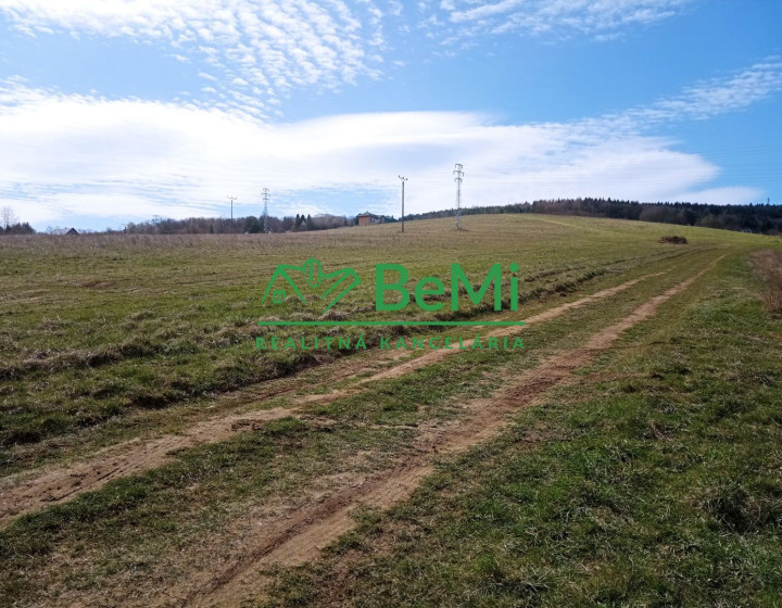 Na predaj rekreačný pozemok, so stavebným investičným potenciálom