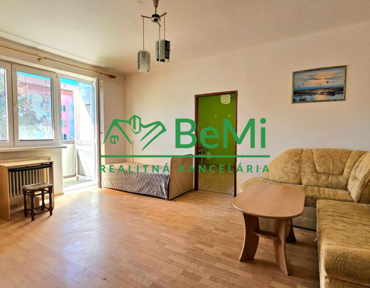 3-IZB.BYT S BALKÓNOM HNÚŠŤA-NA PREDAJ