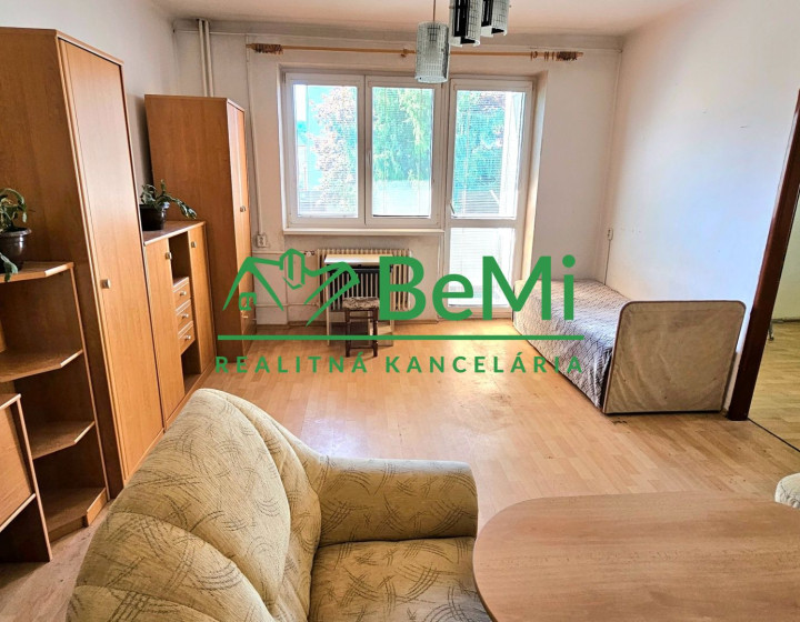 3-IZBOVÝ BYT S BALKÓNOM V HNÚŠTI - NA PREDAJ