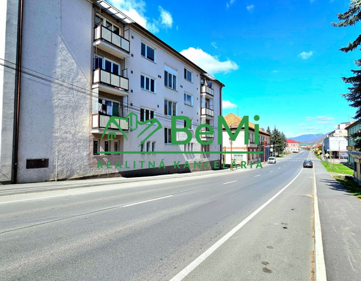 3-IZB.BYT S BALKÓNOM HNÚŠŤA-NA PREDAJ