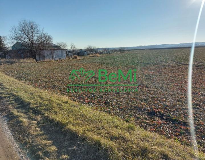 Predaj  pozemok-orná pôda, Nitra-Janíkovce(060-14-ERF)