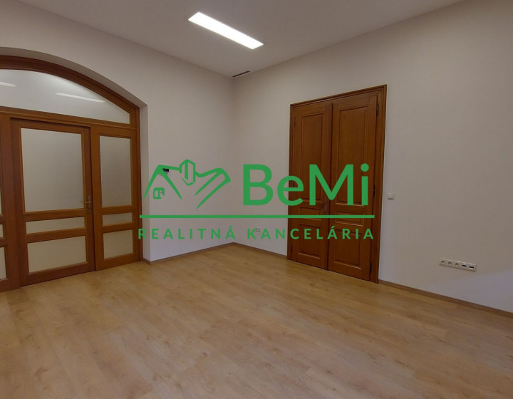 Prenájom 4 kancelárie Nitra, Štefánikova tr. (218-26-JUF)