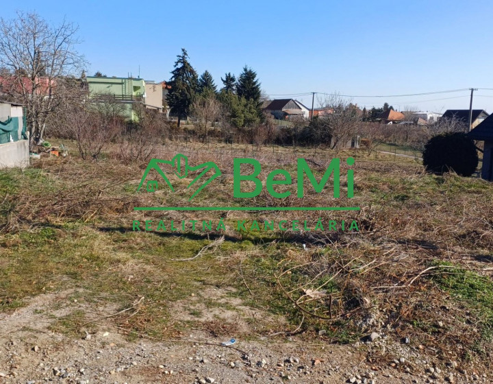 Predaj stavebný pozemok Nitrianske Hrnčiarovce (207-14-JUFa)