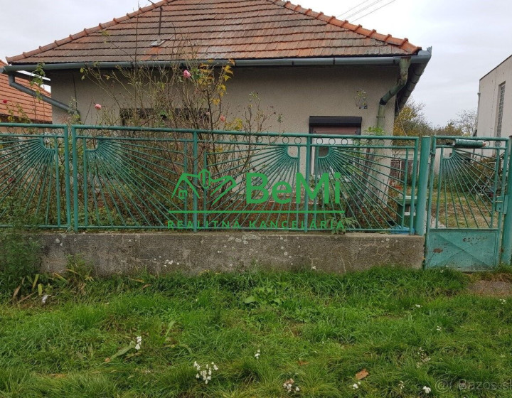 Predaj starší rodinný dom Vráble, NR (107-12-ERF)