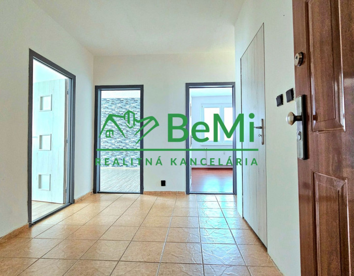 4-IZBOVÝ BYT LUČENEC 72m²- NA PREDAJ