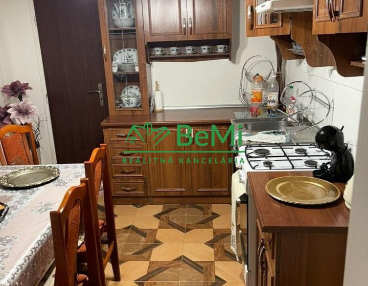 Predaj  veľký 2 izbový byt ZNÍŽENÁ CENA  - LEVICE (099-112-MIJK)