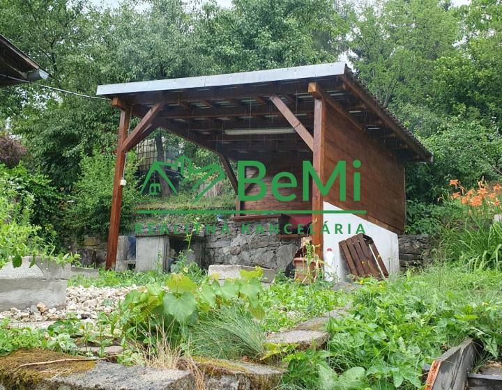 Murovaná chata s altánkom v Slavošovciach  - NA PREDAJ