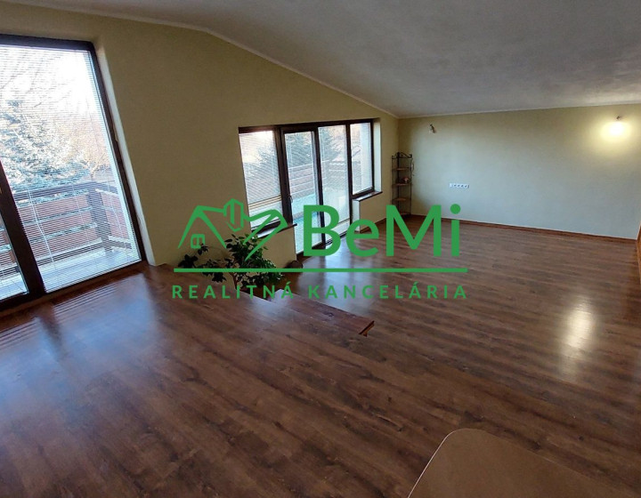 Na predaj rodinný dom s veľkým pozemkom v obci Práznovce